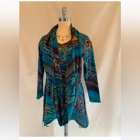 🌱 New Italian-Made aqua top. - Picture 3 of 3